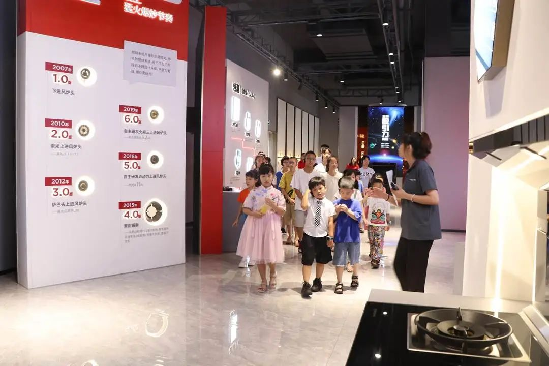 集成灶品牌帅丰电器助力小小美食家化身“厨师”大显身手