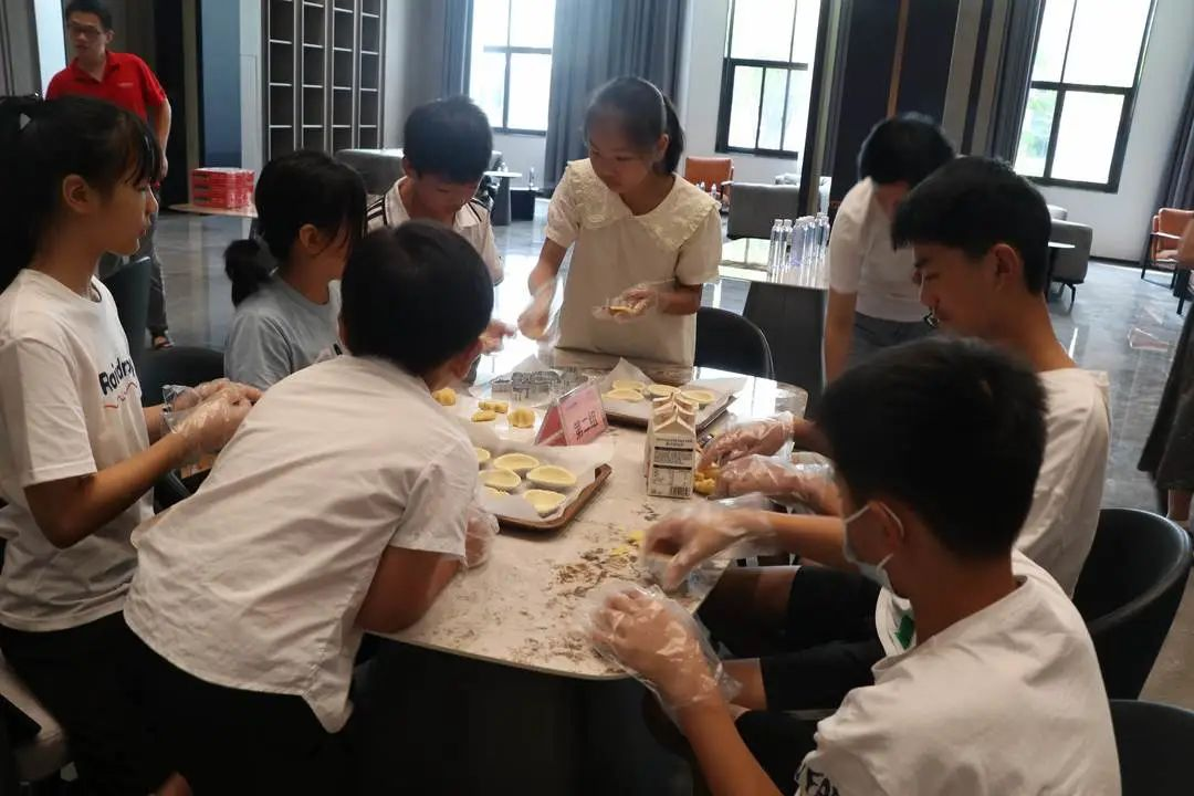 集成灶品牌帅丰电器助力小小美食家化身“厨师”大显身手