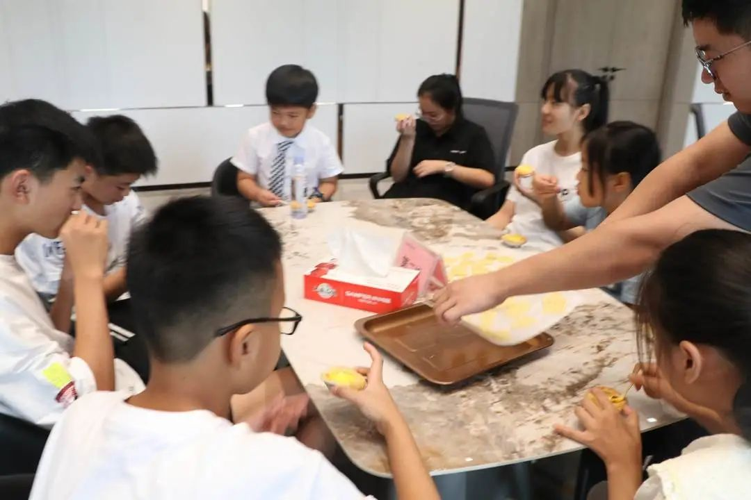 集成灶品牌帅丰电器助力小小美食家化身“厨师”大显身手