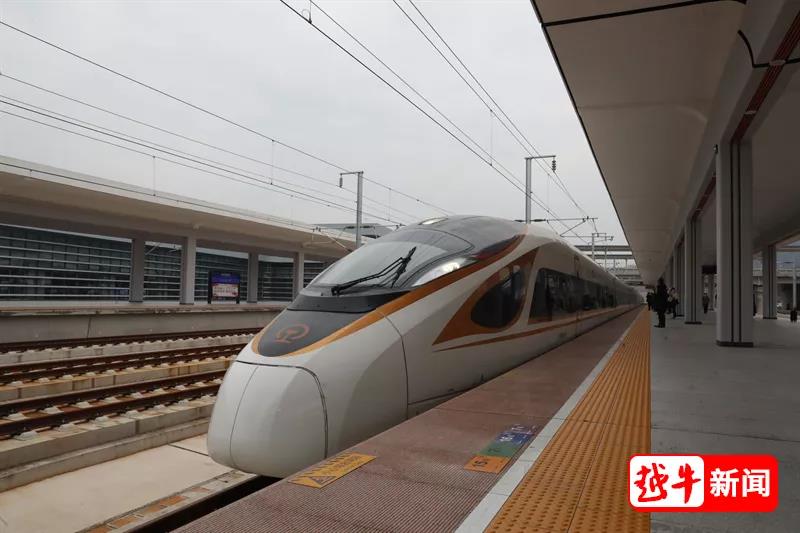 今天上午，杭台高速铁路正式通车