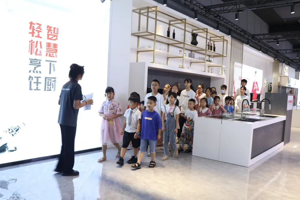 帅丰集成灶组织小美食家DIY趣游记活动，在劳动中寻找快乐