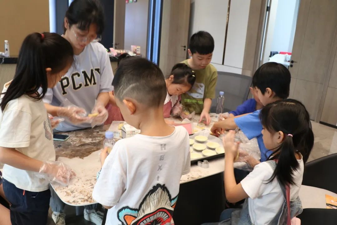 帅丰集成灶组织小美食家DIY趣游记活动，在劳动中寻找快乐