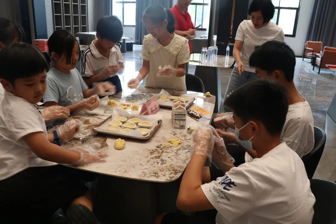 帅丰集成灶组织小美食家DIY趣游记活动，在劳动中寻找快乐