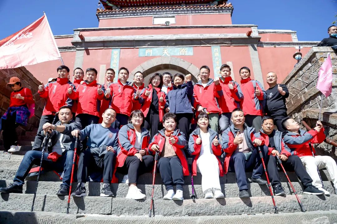 登顶泰山，勇攀巅峰，和集成灶品牌帅丰共赴王者之路！