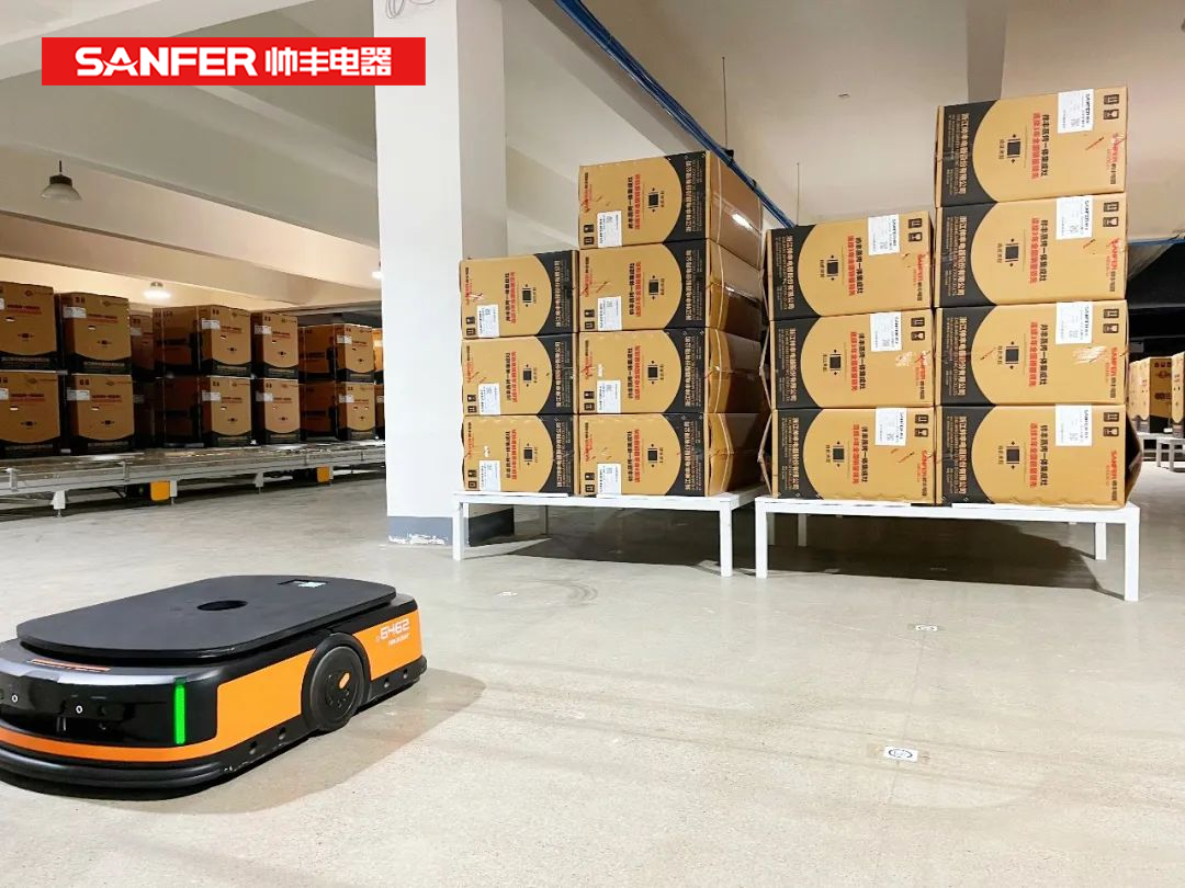 万台的仓储空间来得及发货吗？别急！帅丰有AGV智能搬运车