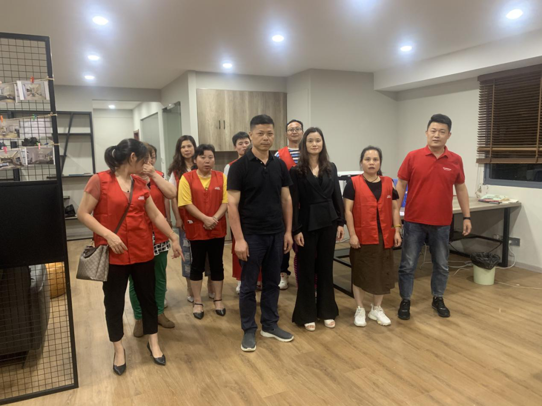 向帅丰电器优秀经销商张熙明学习，共同目睹门店风采