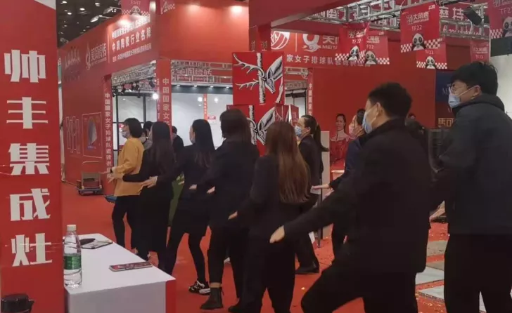 帅丰集成灶郑州华夏家博会签单107台，蒸烤一体集成灶惊艳全场！