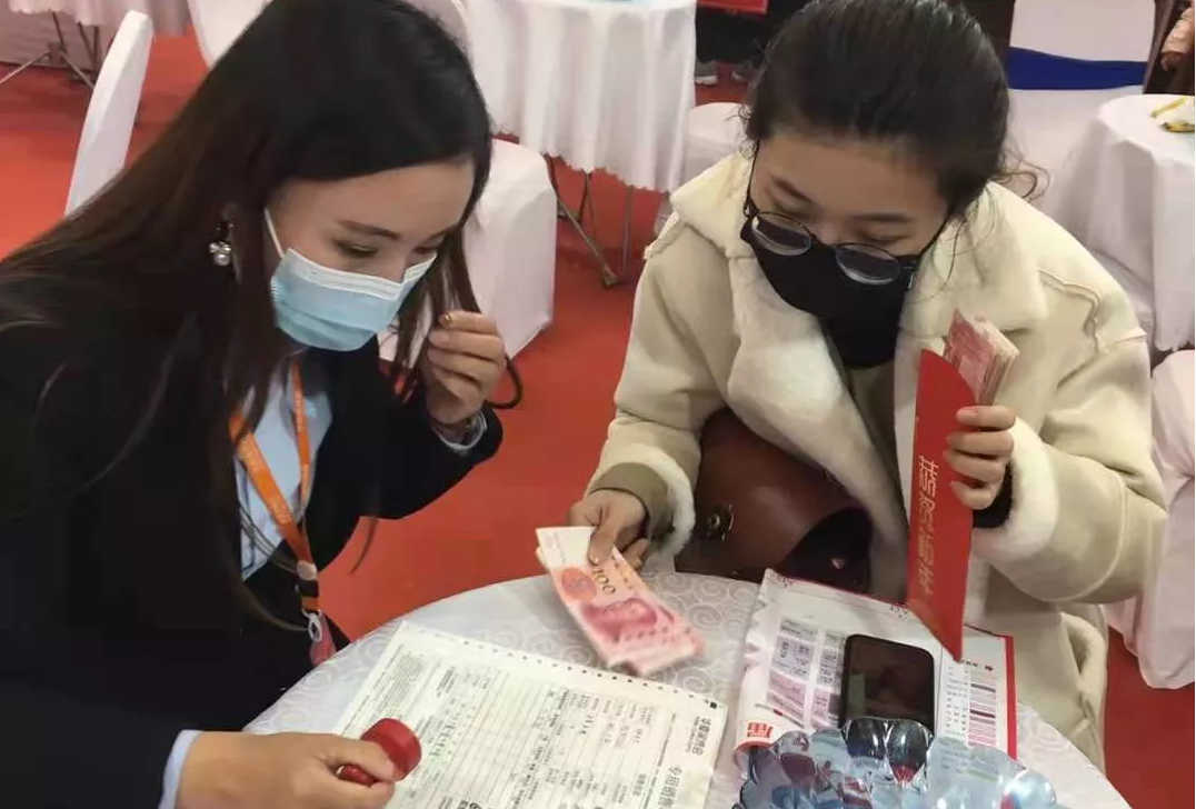 帅丰集成灶郑州华夏家博会签单107台，蒸烤一体集成灶惊艳全场！