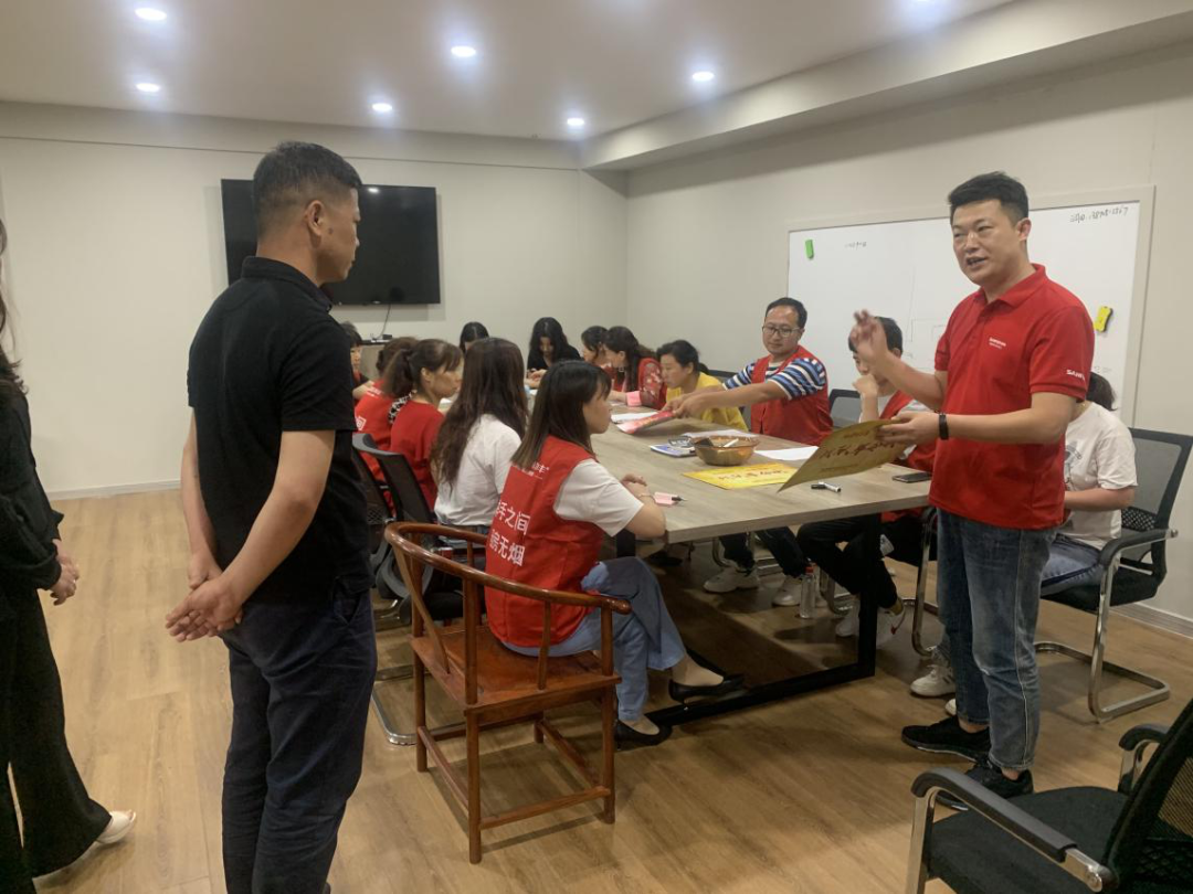 向帅丰电器优秀经销商张熙明学习，共同目睹门店风采